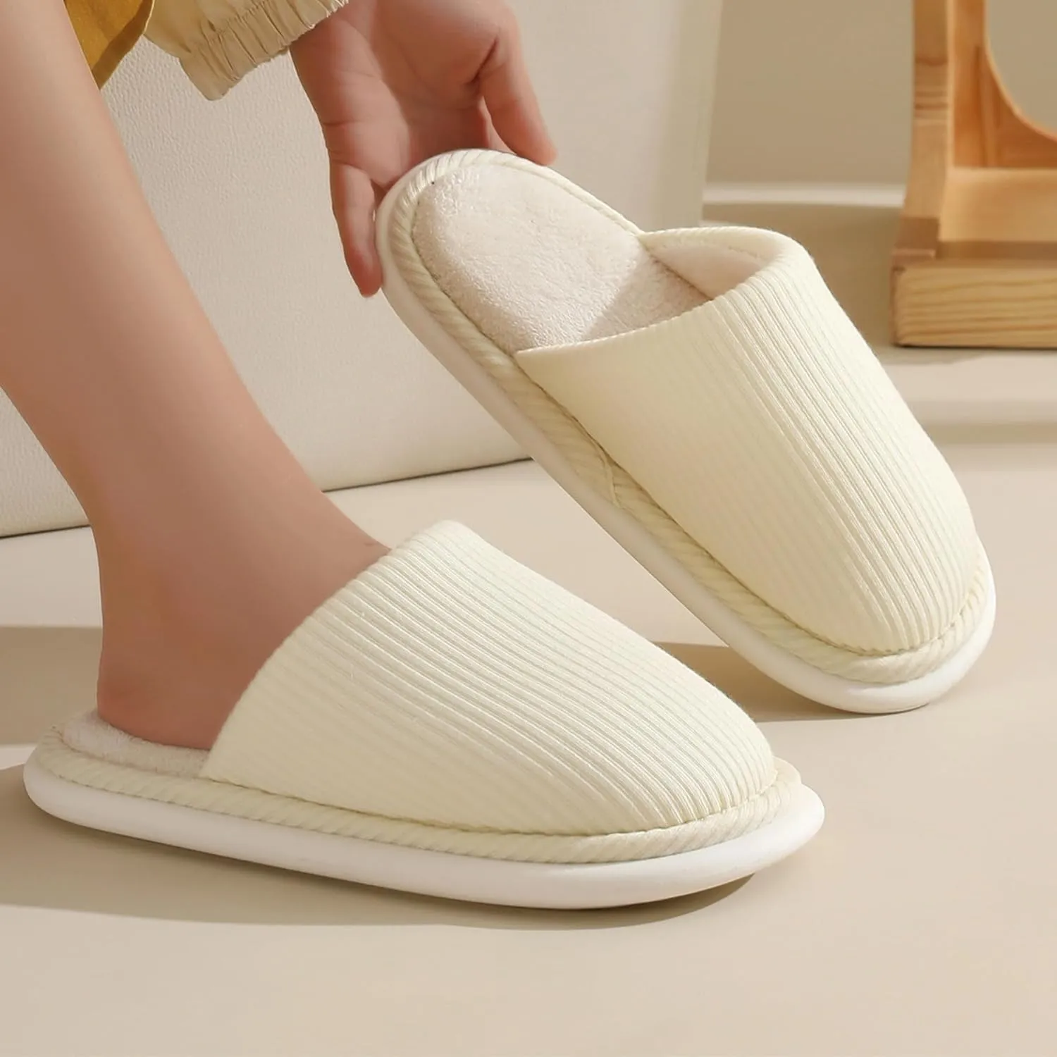Couple House Slippers Home Cotton Slippers for Women Men Soft Comfy Memory Foam Slip On Slippers Lightweight Travel Slippers Cozy Non-Slip Indoor House Bedroom Shoes