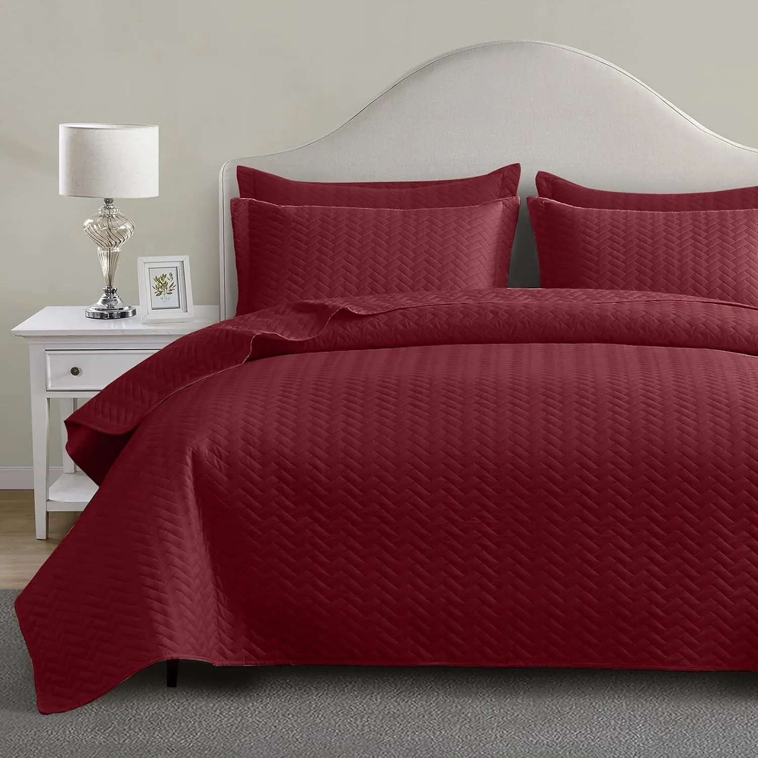 Maple&Stone Quilt Set Queen Size, Burgundy Lightweight Bedspread Ultrasonic Chevron Pattern Light Coverlet for All Season Comforter Bedding Decor - 3 Piece Queen Bed Cover Sets