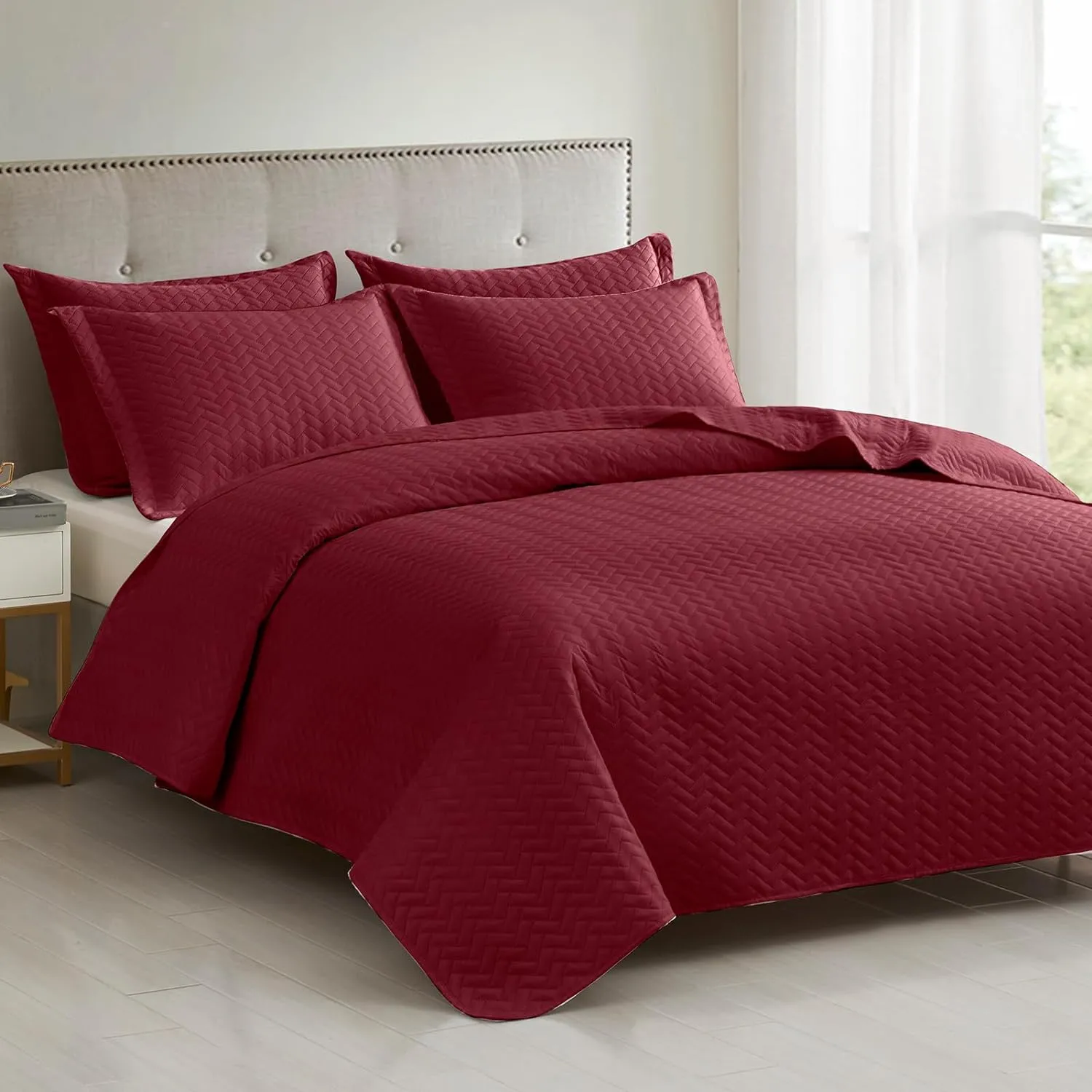 Maple&Stone Quilt Set Queen Size, Burgundy Lightweight Bedspread Ultrasonic Chevron Pattern Light Coverlet for All Season Comforter Bedding Decor - 3 Piece Queen Bed Cover Sets
