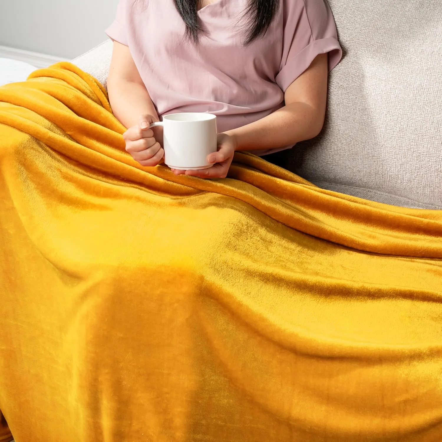 PAVILIA Mustard Yellow Fleece Throw Blanket for Couch Twin Size, Gold Super Soft Fuzzy Flannel Throw for Sofa, Luxury Plush Microfiber Blanket Twin Bed, Home Decorative Velvet Gift Blanket, 60x80