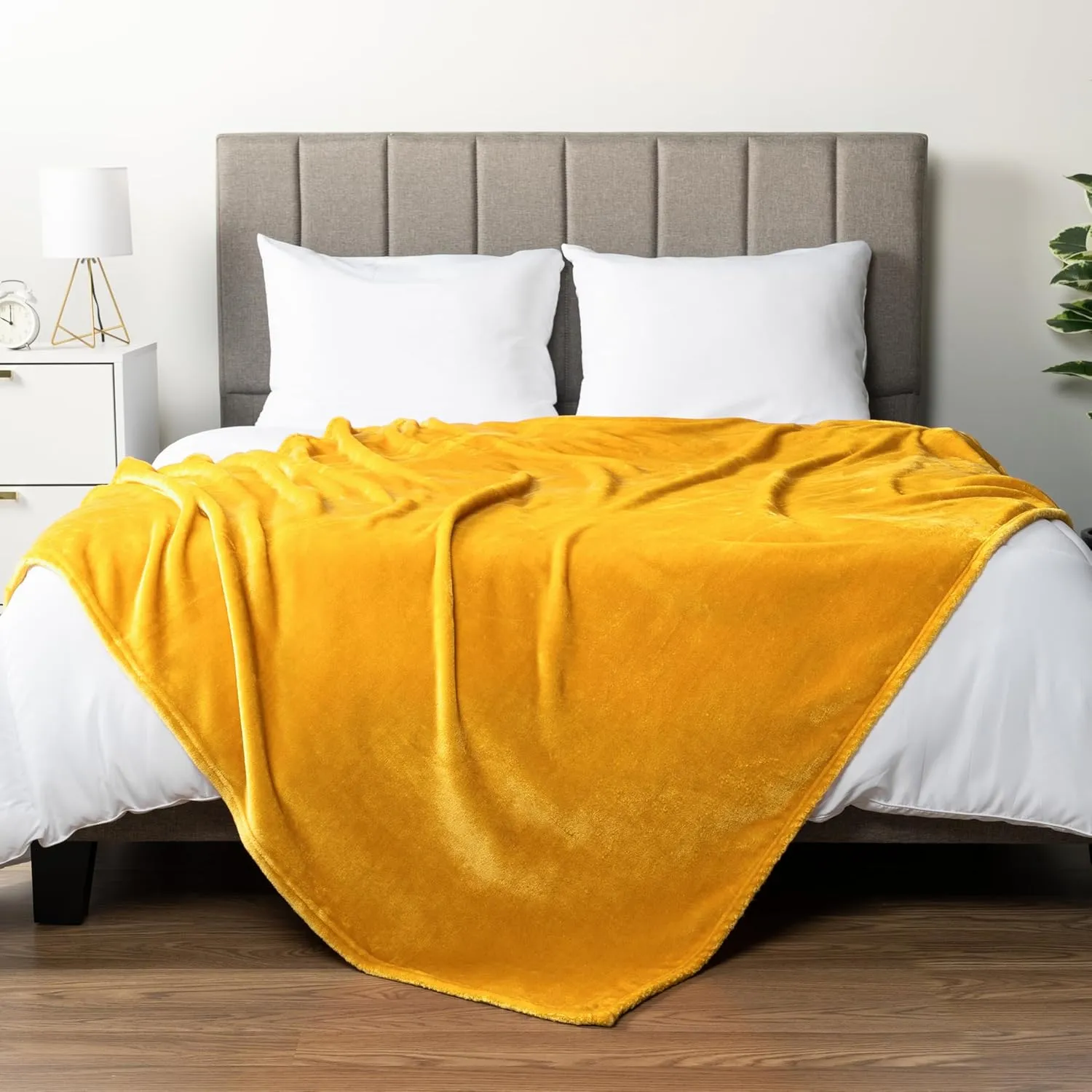 PAVILIA Mustard Yellow Fleece Throw Blanket for Couch Twin Size, Gold Super Soft Fuzzy Flannel Throw for Sofa, Luxury Plush Microfiber Blanket Twin Bed, Home Decorative Velvet Gift Blanket, 60x80