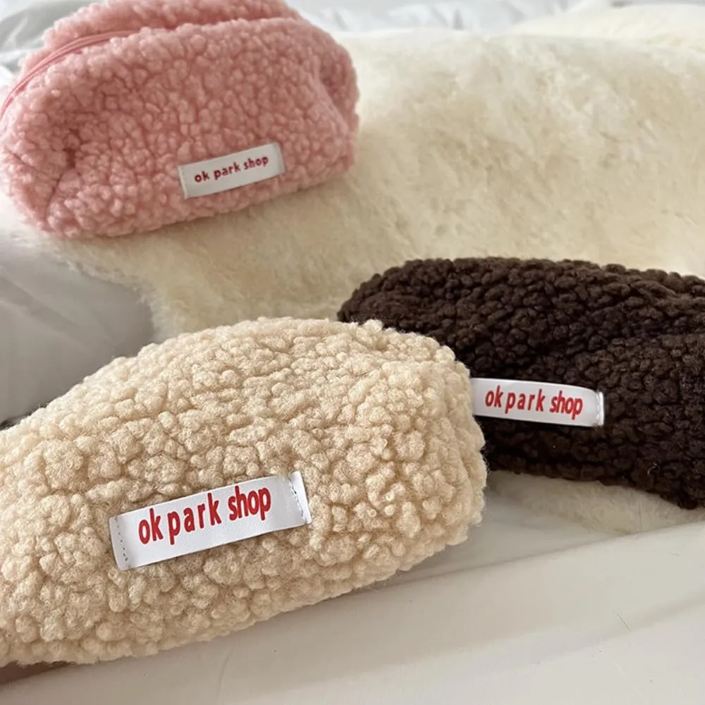 Plush Makeup Bag Lamb Wool Storage Bag Fuzzy Cosmetic Bags Travel Cosmetics Portable Storage Bag (khaki)