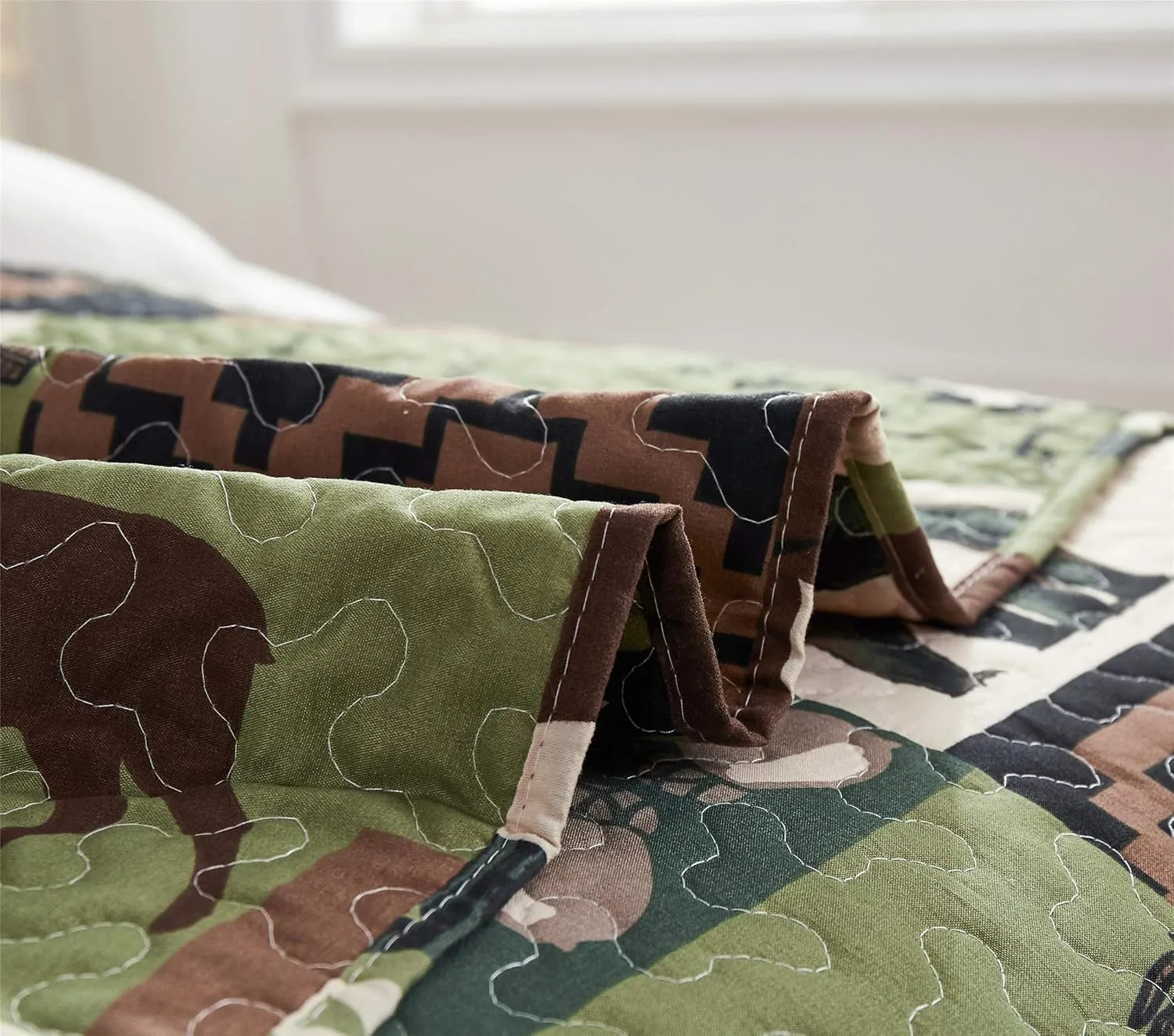Rustic Lodge Quilt Set Moose Elk Bedspread Twin Size Forest Bear Deer Quilt Matcha Green Reversible Festive Cabin Coverlets Farmhouse Decor Bed Cover Sets with 2 Pillow Shams