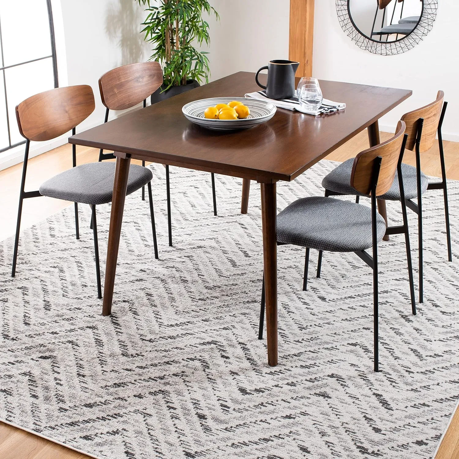 SAFAVIEH Adirondack Collection Accent Rug - 3' x 5', Ivory & Charcoal, Chevron Design, Non-Shedding & Easy Care, Ideal for High Traffic Areas in Entryway, Living Room, Bedroom (ADR104N)