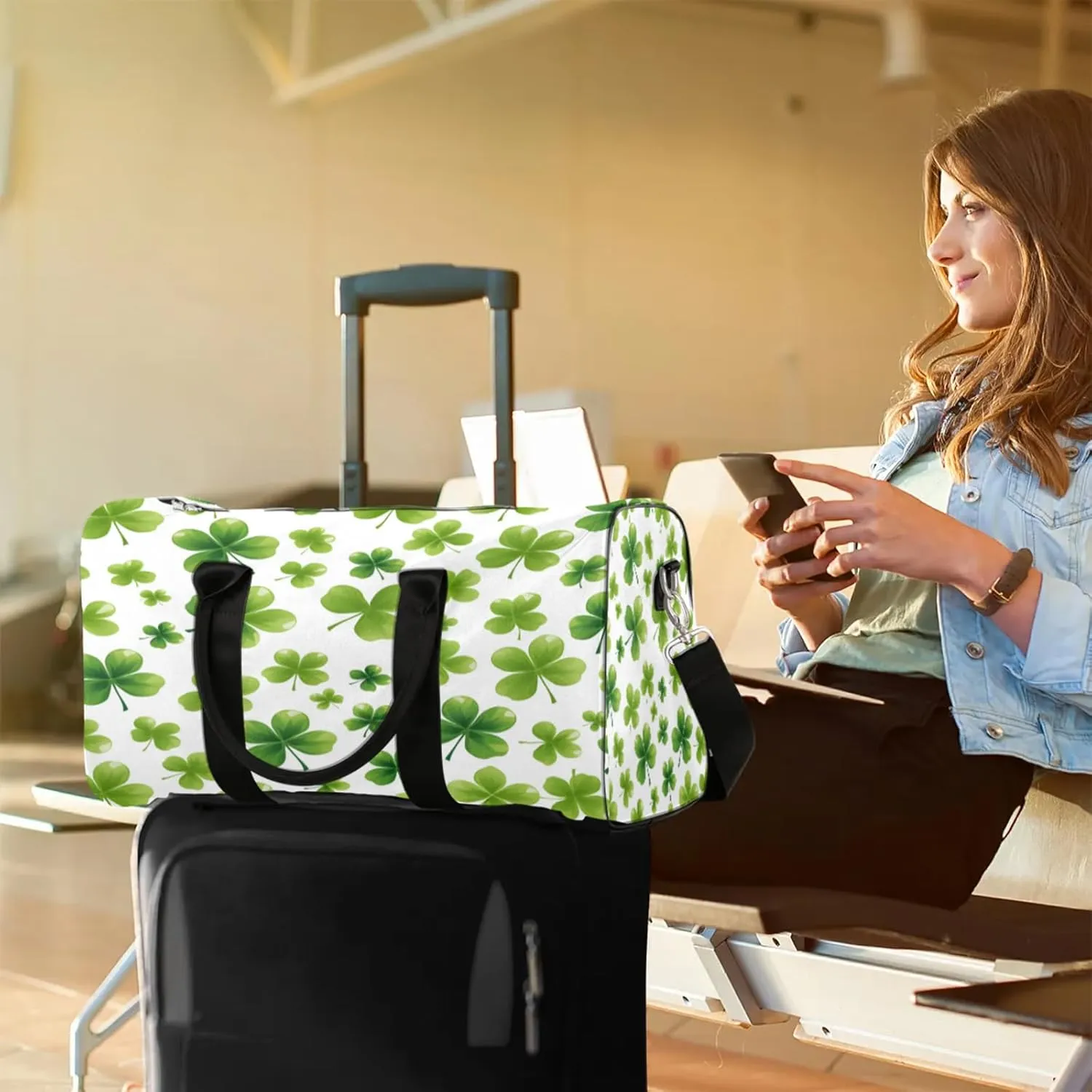 St Patricks Day Lucky Clover Travel Bag for Men Women, Gym Duffle Bags for Travel, Carry On Luggage Bag, Weekender Overnight Workout Bags