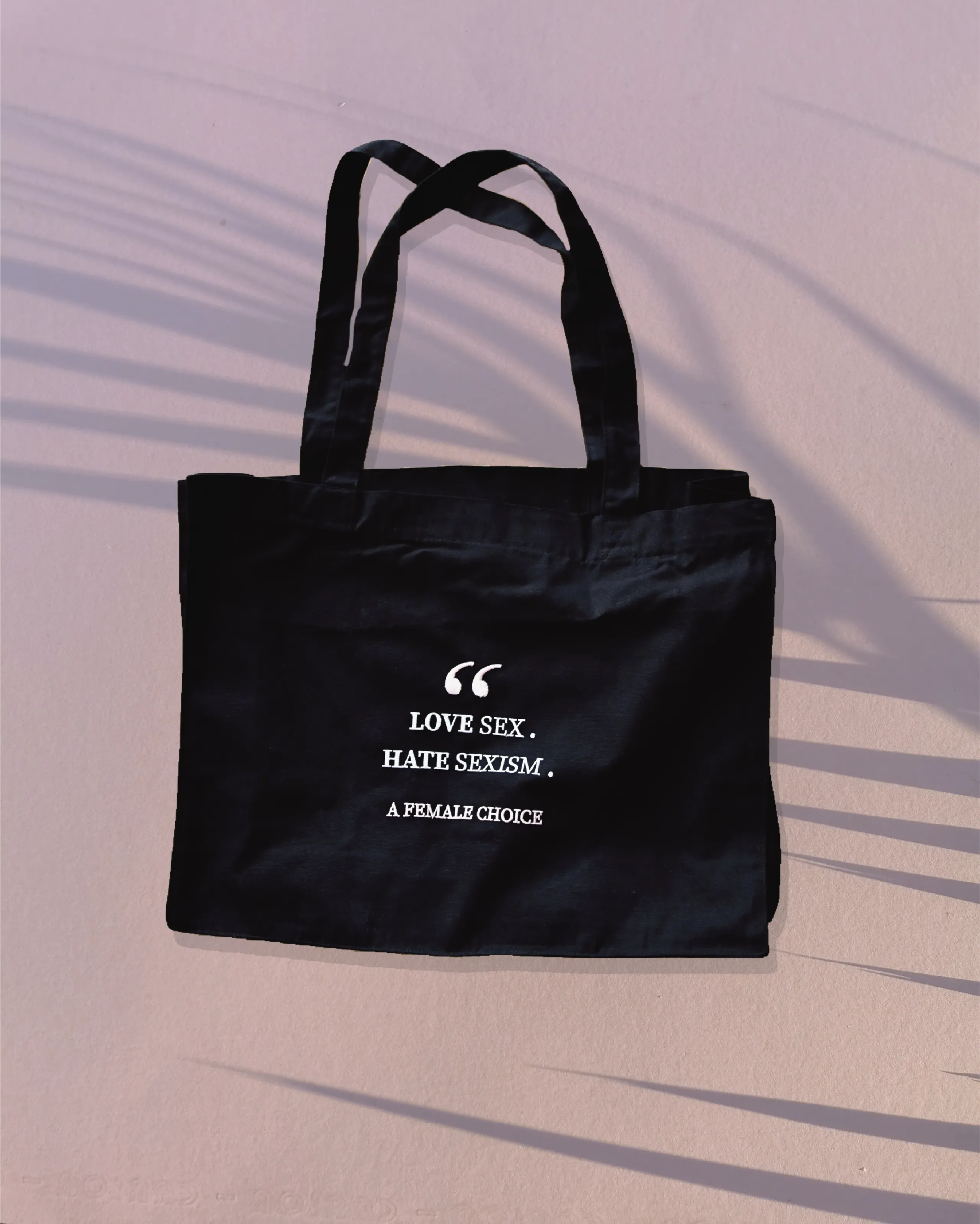 Travel bag nera "Hate sexism"