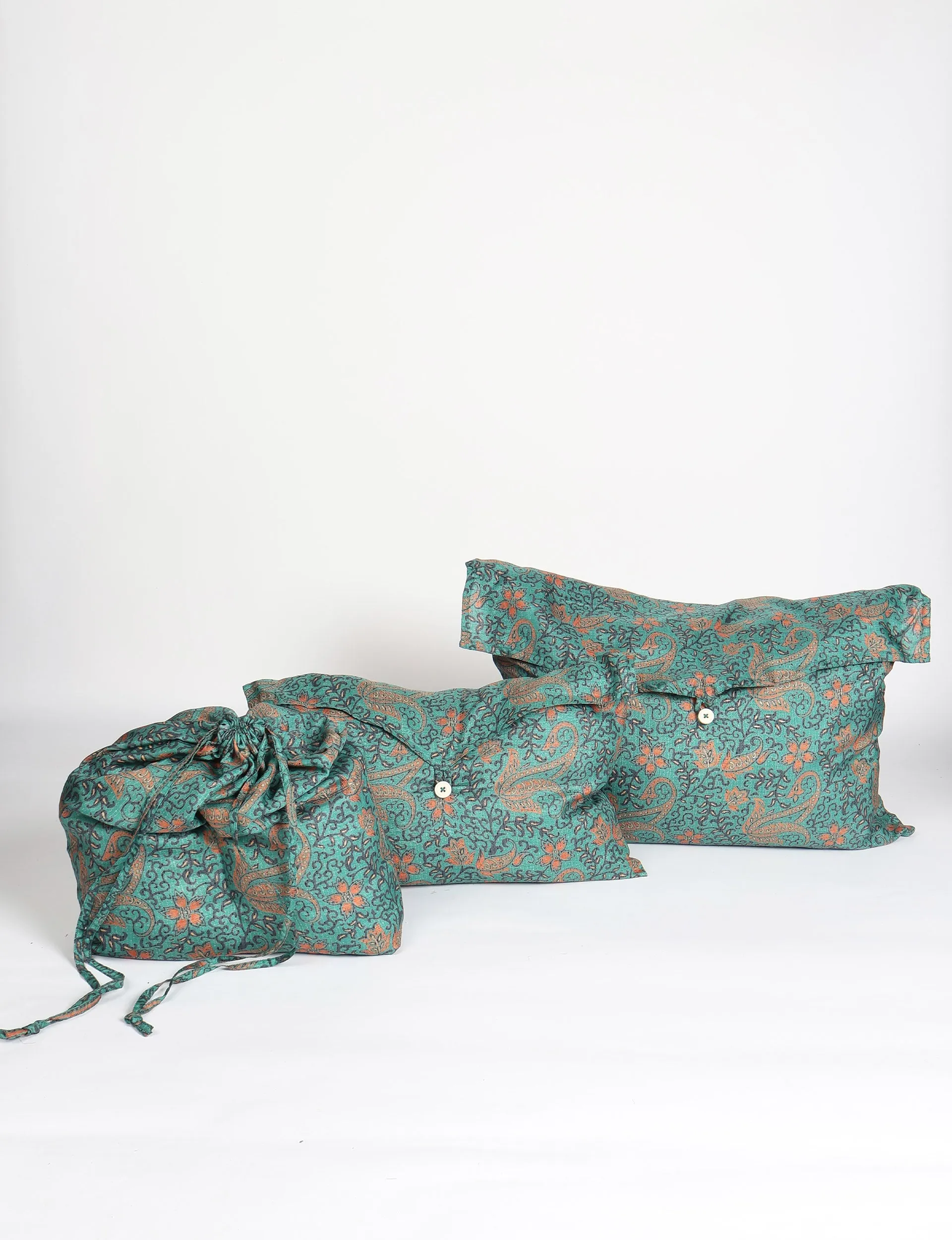 TRAVEL SET