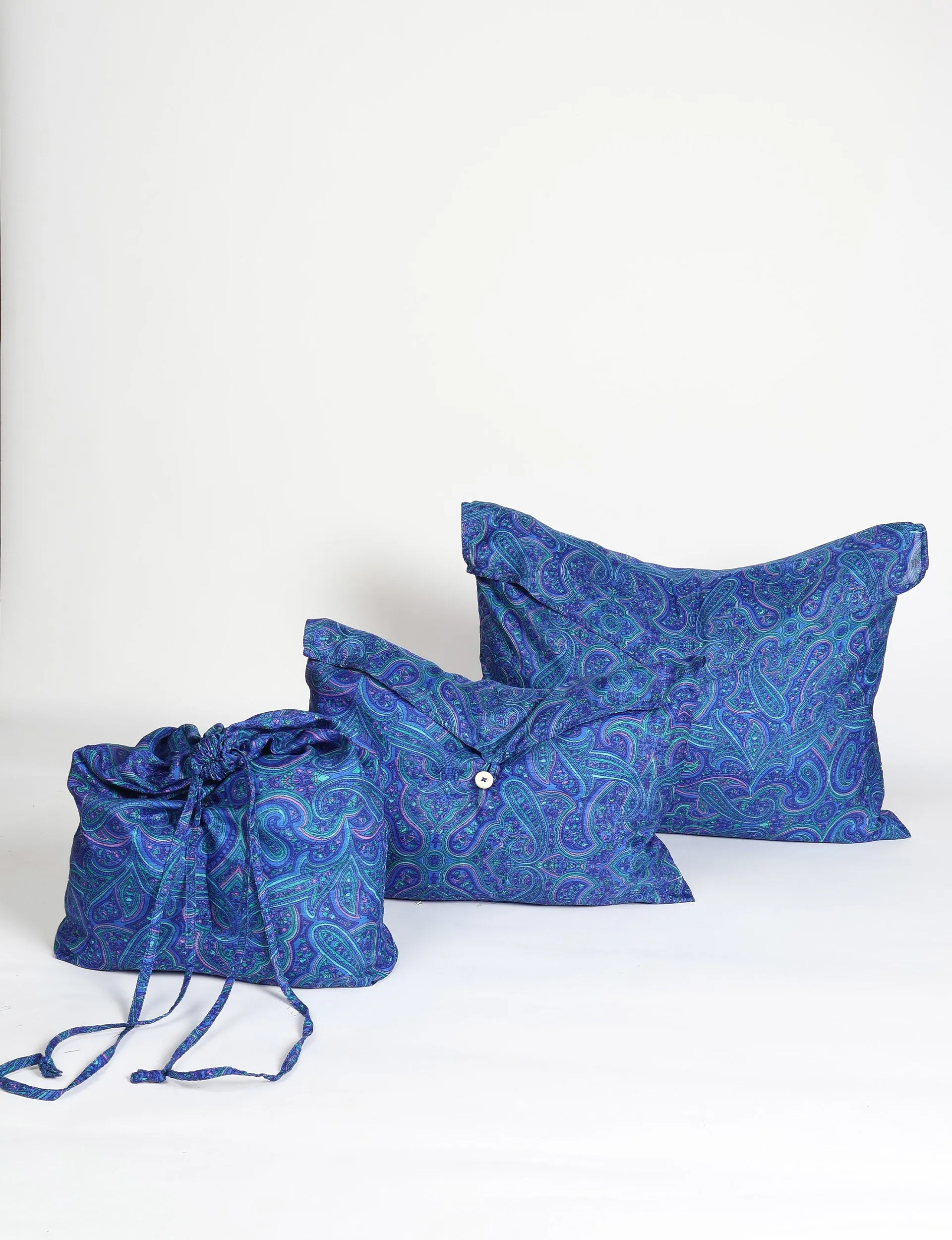 TRAVEL SET