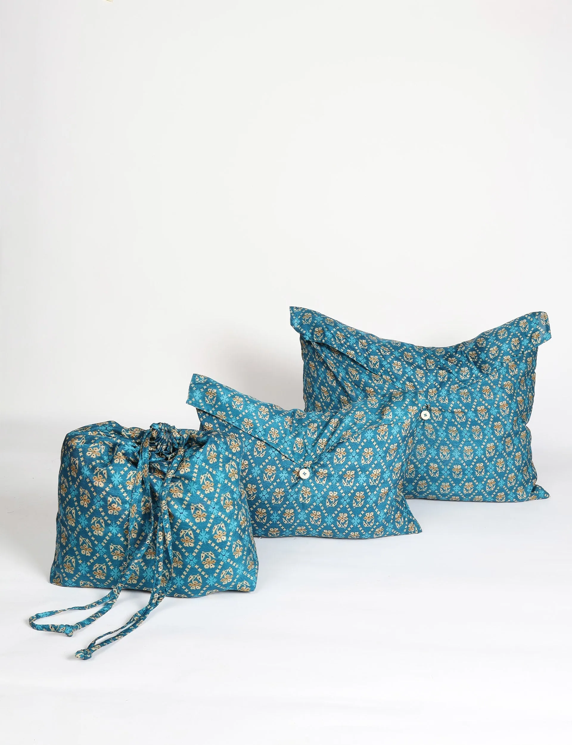 TRAVEL SET