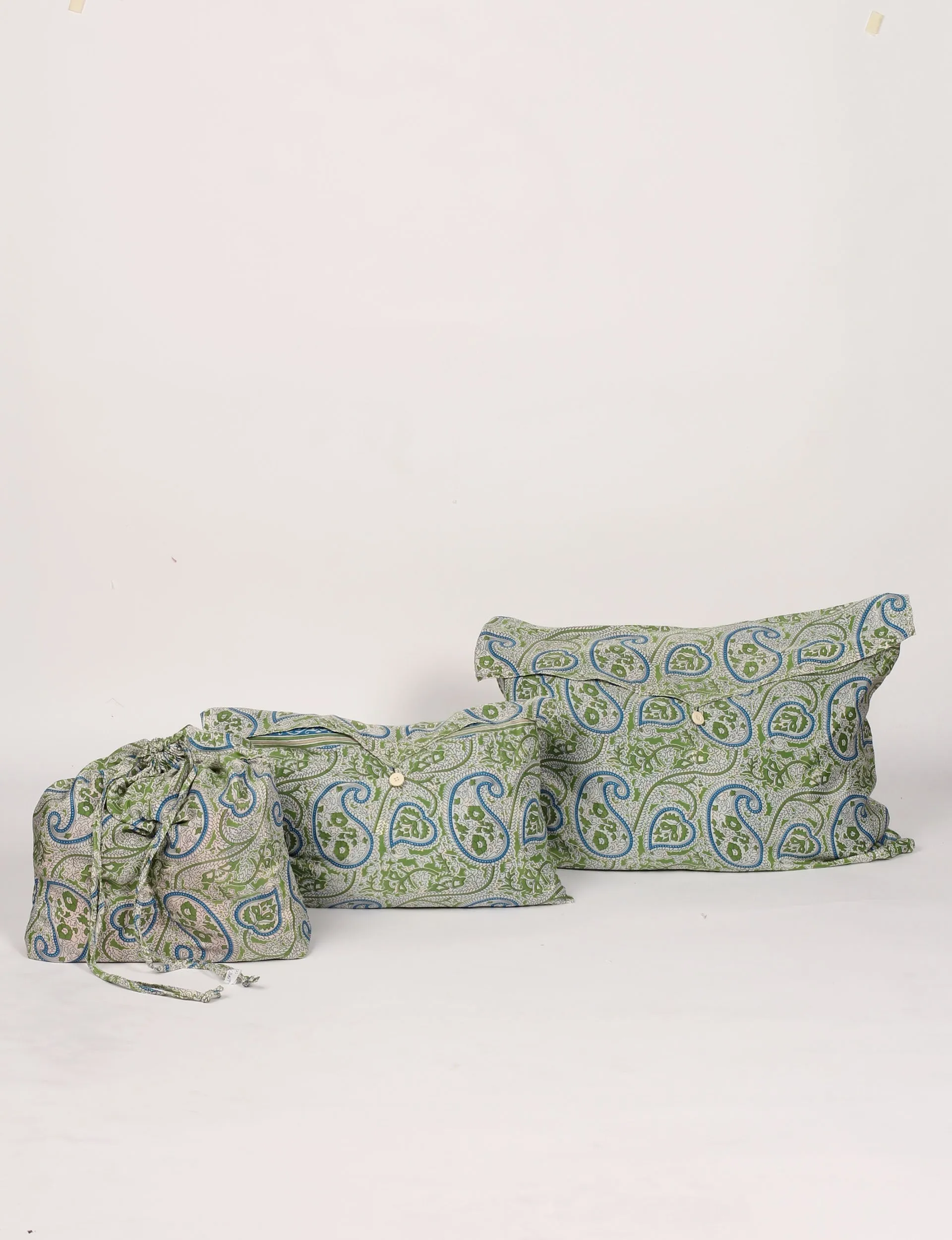 TRAVEL SET