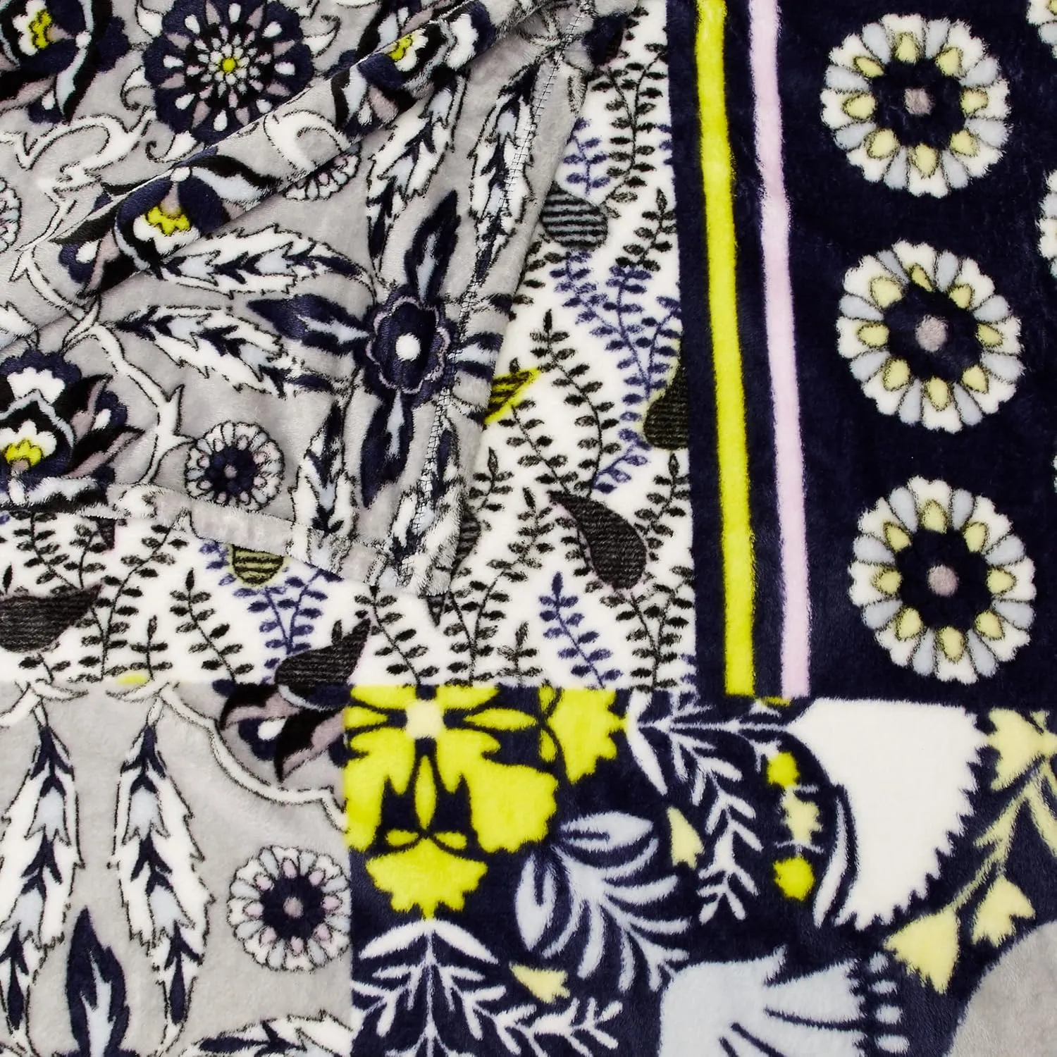 Vera Bradley Women's Oversized Fleece Plush Throw Blanket, Plaza Tile, Full/Queen