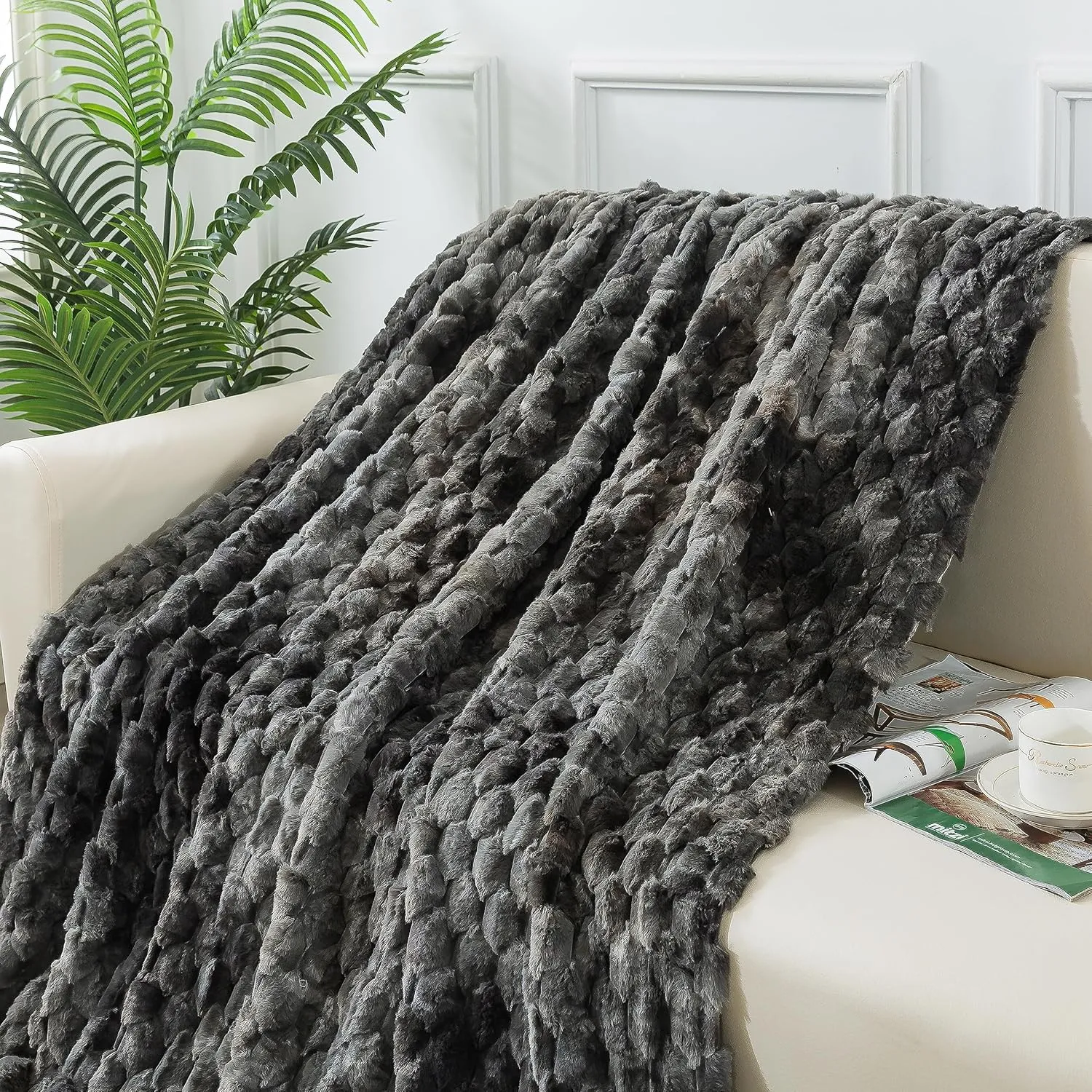 Wajade Faux Fur Throw Blanket for Couch, Soft Mermaid Scales Pattern Jacquard Fuzzy Plush Blanket for All Seasons Lightweight Cozy Decorative Fleece Blanket for Bed Sofa, 50 x 60 inches, Dark Grey