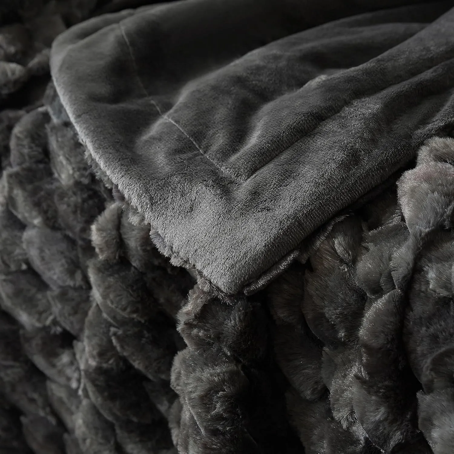 Wajade Faux Fur Throw Blanket for Couch, Soft Mermaid Scales Pattern Jacquard Fuzzy Plush Blanket for All Seasons Lightweight Cozy Decorative Fleece Blanket for Bed Sofa, 50 x 60 inches, Dark Grey