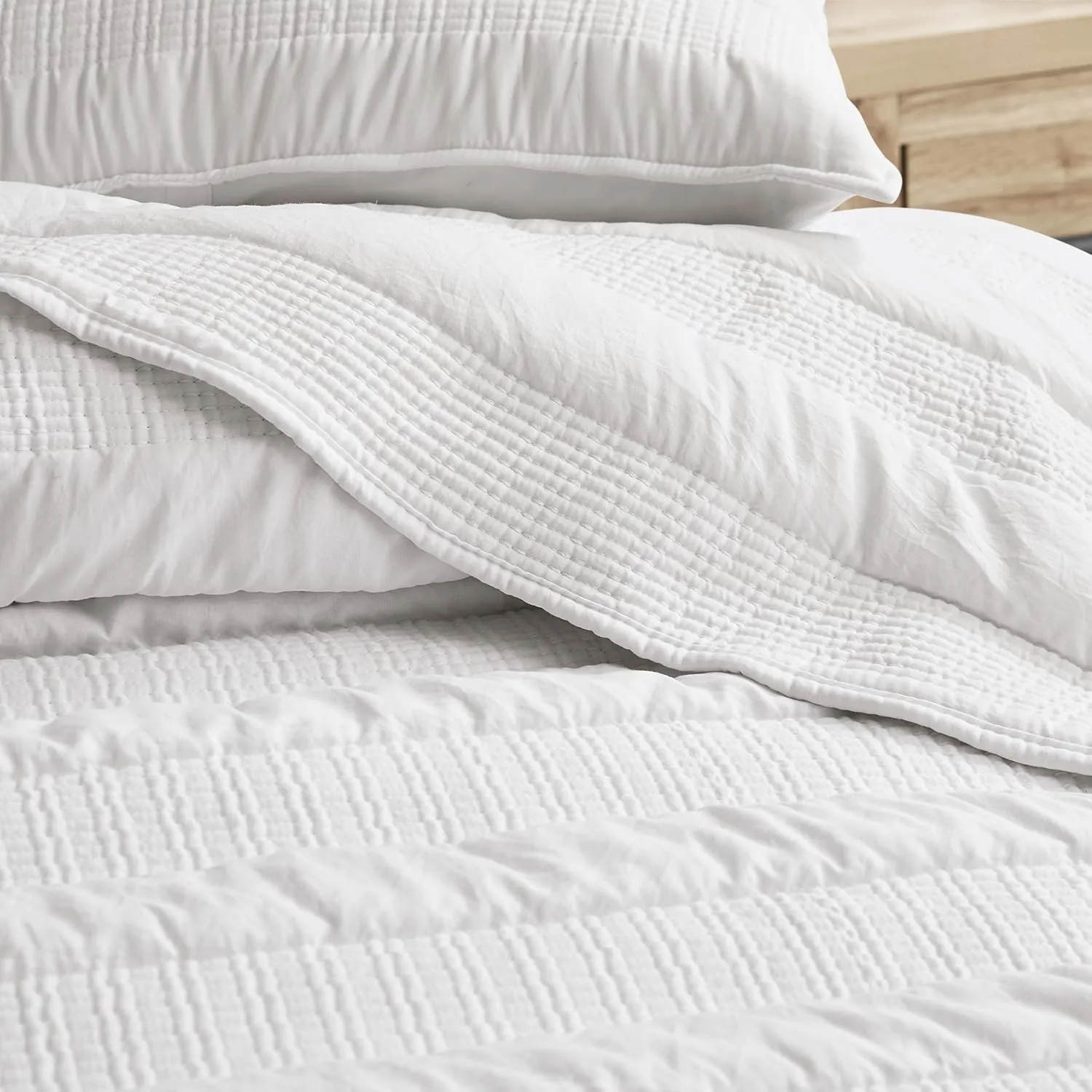 White Striped King Size Quilt Set, Lightweight Pick Stitch Bedspread with 2 Shams, Soft Cloud Chambray Farmhouse Country Textured Coverlet Rustic Thin Comforter Spring Summer, 3-Piece Bedding Set